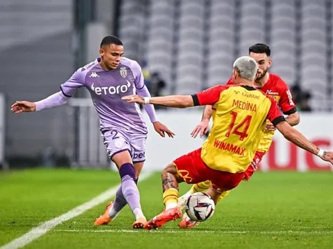 Mua "tiểu Cafu", Man Utd giải quyết ngay vấn đề nan giải