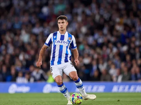 Mục tiêu của Arsenal được Xavi khen ngợi là phi thường