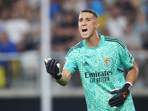 Mục tiêu của M.U ký điều khoản mua đứt giá 60 triệu euro với Benfica