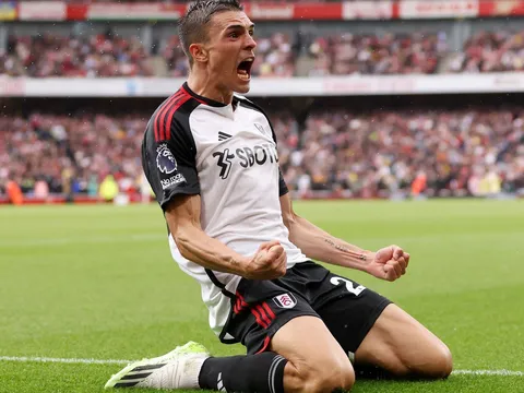 Mục tiêu Liverpool được khen tiệm cận trình độ Rice và Caicedo