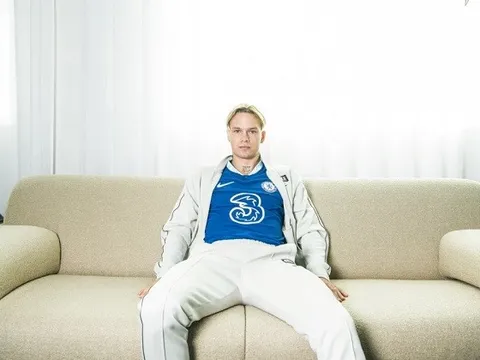 "Arsenal không thể cạnh tranh với Chelsea"