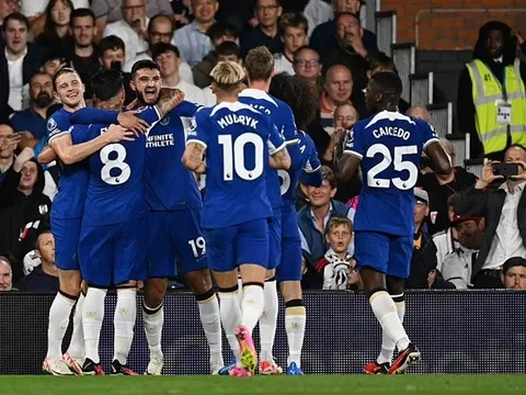 Mudryk thông nòng, 2 bàn trong 1 phút giúp Chelsea áp sát Man Utd