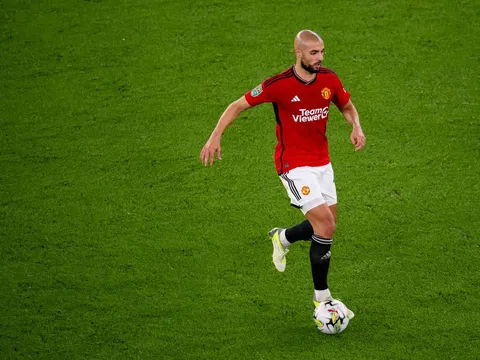 Hóa "cỗ máy", Amrabat khẳng định vẫn chưa đá hết sức