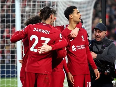 Mũi đinh ba ánh hồng của Liverpool