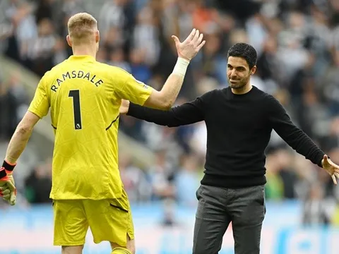 Muốn tạo sự đổi mới từ Ramsdale, Arteta có thể tự chuốc họa