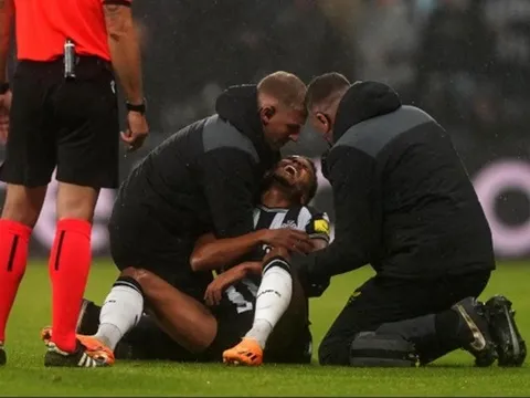 Thua Dortmund, Newcastle đón 3 tin xấu liên tiếp