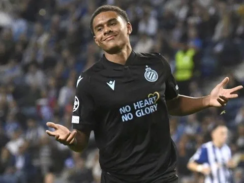 Pochettino yêu cầu Chelsea mua "cỗ máy qua người"