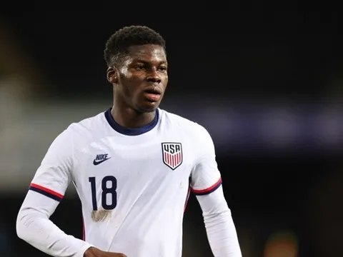 Sau Mudryk, Chelsea vẫn chưa chịu ''buông tha'' Arsenal