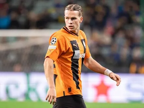 Arsenal cải thiện đề nghị, Mudryk phản ứng mạnh mẽ