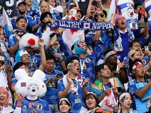 CĐV Nhật Bản ăn mừng cuồng nhiệt ngày thắng Đức