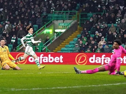 Tiền đạo Nhật Bản xếp trên Mbappe ở cuộc đua giày vàng châu Âu