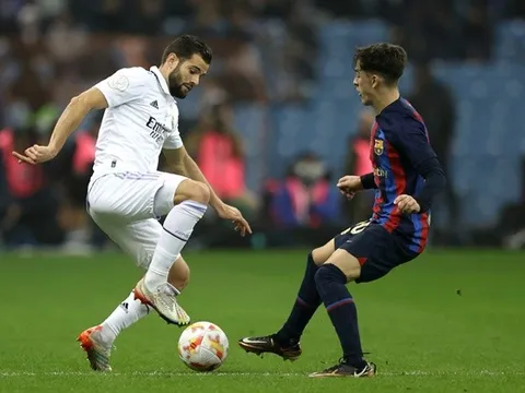 Hậu vệ Real Madrid khiến 3 ông lớn châu Âu mê đắm