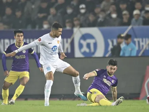 Nam Định thắng nghẹt thở Hà Nội phút bù giờ; Bình Dương vươn lên nhì bảng