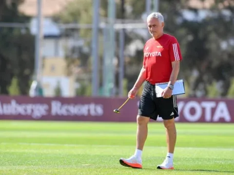 Năm thứ 3 bão táp của Jose Mourinho