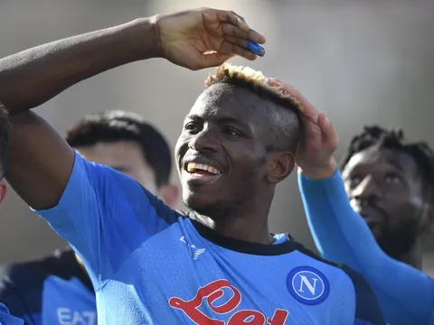 Napoli bỏ xa đội xếp thứ hai Serie A 16 điểm