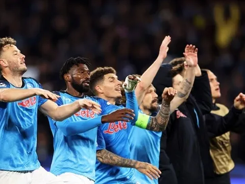 Napoli cầm cờ tiên phong, Serie A trỗi dậy mạnh mẽ
