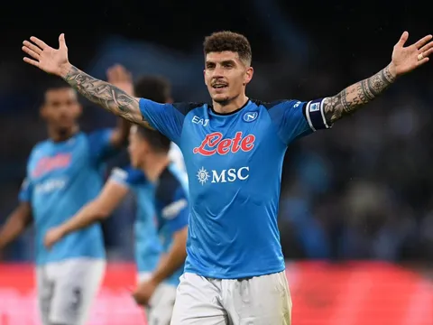 Napoli chốt tương lai trụ cột
