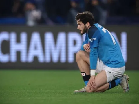 Napoli: Cừu non giữa bầy sói già