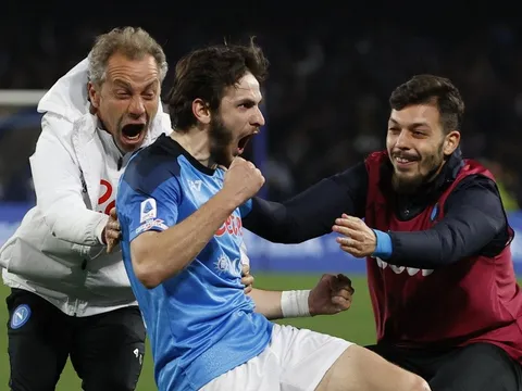 Napoli tạo khoảng cách 18 điểm với Inter Milan