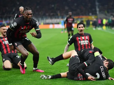 Napoli thua đơn, thiệt kép trước AC Milan