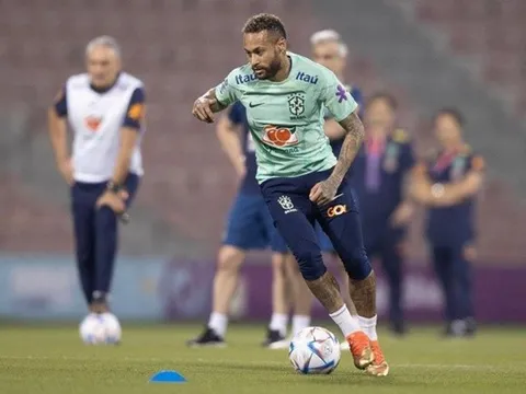 Neymar trở lại tập luyện