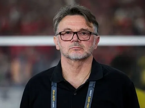 Netizen Indonesia mong Việt Nam giữ HLV Troussier 10 năm nữa