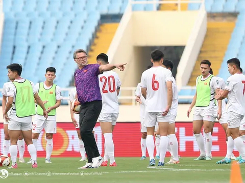 "Nếu cứ giữ nguyên con người và cách chơi, tuyển Việt Nam không có cửa thắng"
