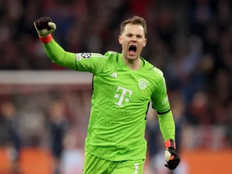 Neuer san bằng kỷ lục của Casillas