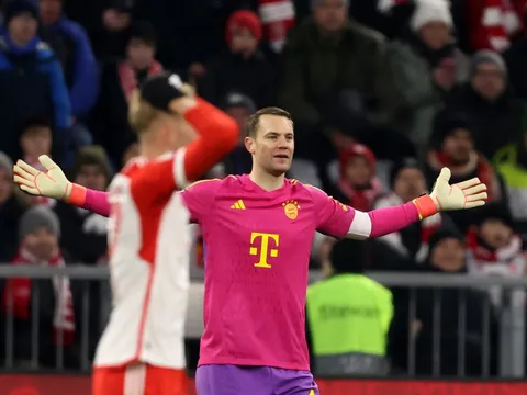 Neuer giận dữ sau thất bại của Bayern