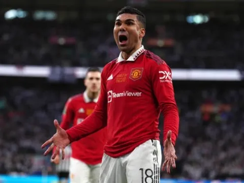 "Casemiro đến Man Utd để du lịch hay vì tiền?"