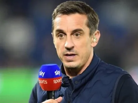 Neville chỉ tên HLV sẵn sàng đến Man Utd bằng hợp đồng 5 năm