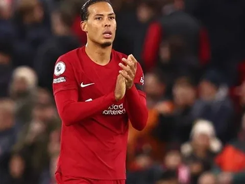 Neville đồng loạt nhắc tên Van Dijk và Arnold sau trận thắng