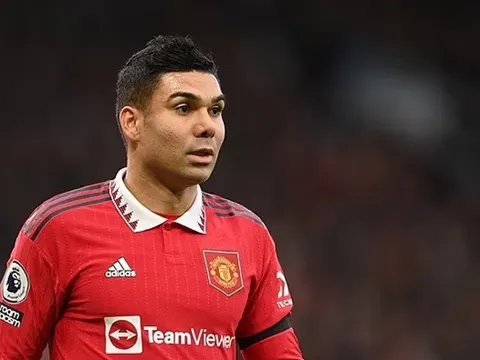 Neville ngăn Man Utd làm điều dại dột vì Casemiro