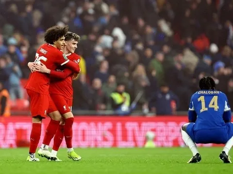 Neville tiếp tục đặt niềm tin vào Liverpool
