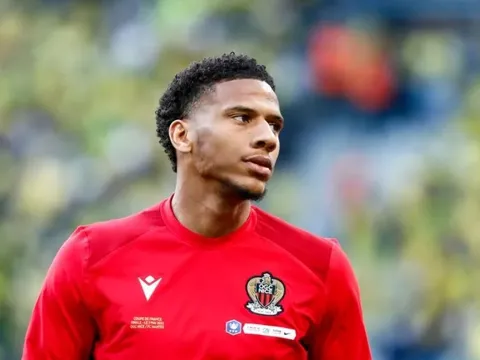 Newcastle chi 40 triệu, cạnh tranh mục tiêu của Man United