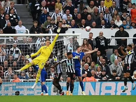 Newcastle chính thức dự Champions League