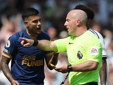 Newcastle lại mất điểm trong cuộc đua top 4