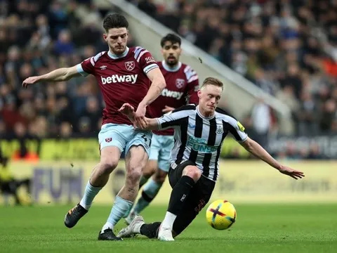 Newcastle mất vị trí thứ 3 vào tay Man United
