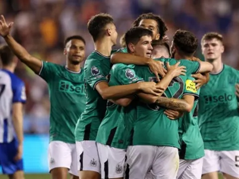 Newcastle ngược dòng Brighton trong 6 phút cuối