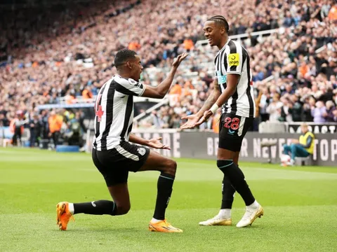 Newcastle nhận cú hích lớn trước đại chiến Arsenal