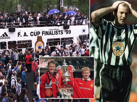 Newcastle từng diễu hành bằng xe buýt sau khi thua MU ở chung kết