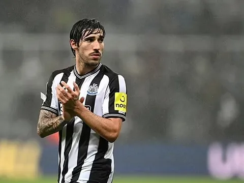 Newcastle xem xét trừng phạt Tonali