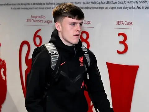 Vừa ký hợp đồng, tiền đạo Liverpool dính chấn thương