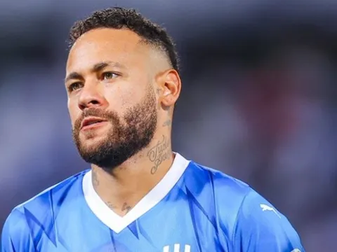 ''Neymar đối lập với Ronaldo''