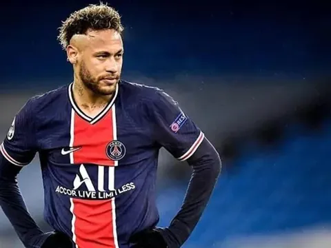 'Có vẻ như trọng tài muốn xin chữ ký của Neymar!'