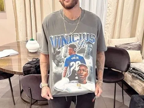 Neymar bị chỉ trích vì mặc áo in hình ngôi sao Real Madrid