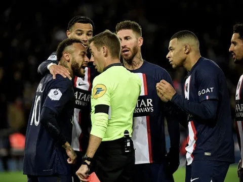 Neymar bị đuổi khỏi sân vì ăn vạ