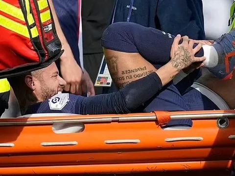 Neymar đăng tải hình ảnh nhói lòng với thông điệp bất lực
