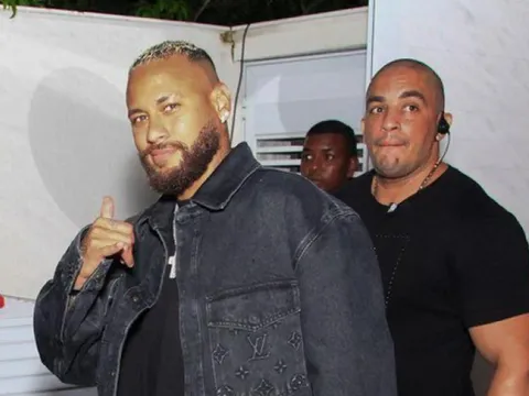 Neymar đáp trả những lời chỉ trích về cân nặng