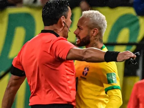 Neymar gây hấn với trọng tài trong chiến thắng trước Colombia
